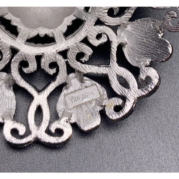 Crown Trifari Domed Brooch Pin Vintage Silver Tone Open Work Round Swirl Signed - Picture 6 of 6